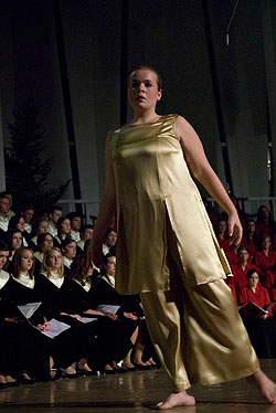 Erin Lundberg '08 dances at Christmas in Christ Chapel 2006. (Photo by Anders Bj&ouml;rling '58)