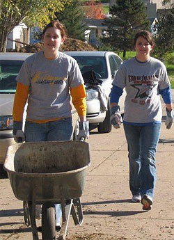 Gustavus students Nicole Able and Lindsay Sawatzky were part of a First Term Seminar that participated in flood relief efforts.