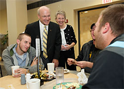 President Ohle and his wife, Kris Ohle, visit with students during the Student Homecoming and Inaugural Week Kickoff.